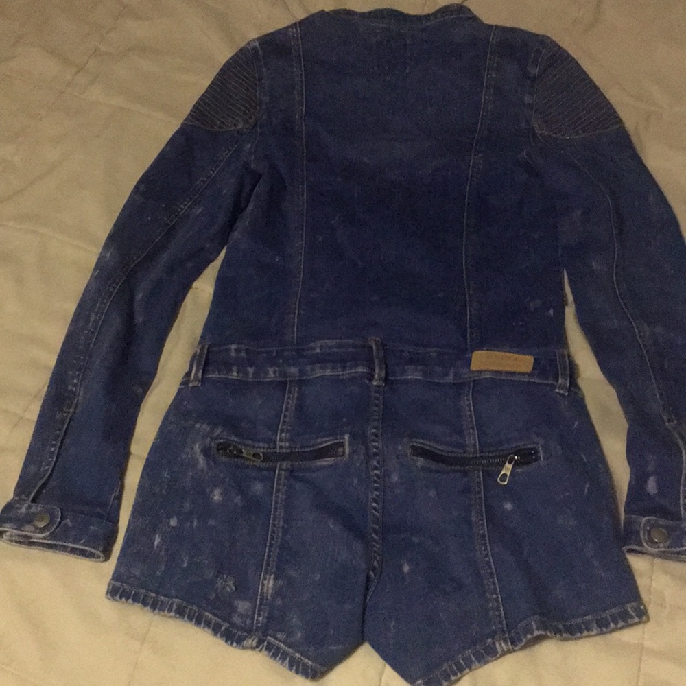 Guess - Picture 3 of 4
